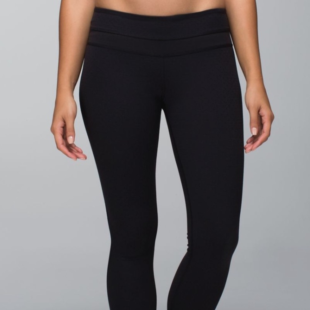 Lululemon Wunder Groove Pant
Shine Dot